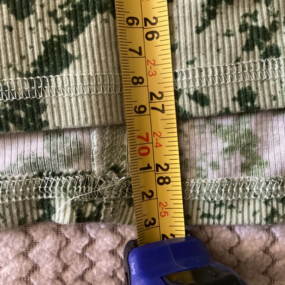 Lula Roe Ladies Green Snake Skin Print 3X Long Sleeve V Neck Shirt - Picture 5 of 7